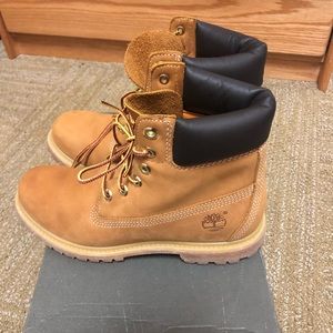 Women’s 8.5 Wheat Timberland’s